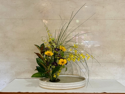 ベアグラス・マグノリア・トルコキキョウ・ヒマワリ・オンシジウム